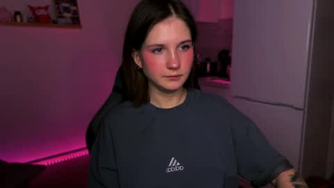 Snapshot of mirrameow chatting on February 21, 12:05 am Mira online show from February 21, 12:05 am