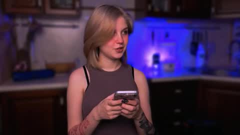 Snapshot of mirrameow chatting on November 15, 1:03 am Mira online show from November 15, 1:03 am