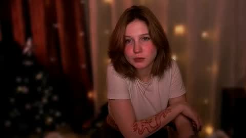 Snapshot of mirrameow chatting on December 5, 1:36 am Mira online show from December 5, 1:36 am