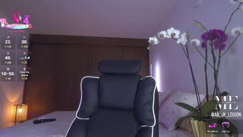 Snapshot of mis_elizabeth chatting on March 10, 5:07 pm Eliza online show from March 10, 5:07 pm