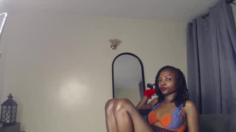 Snapshot of mis_kaylee chatting on June 10, 11:09 am mis_kaylee online show from June 10, 11:09 am