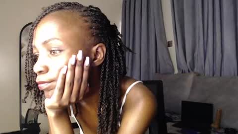 Snapshot of mis_kaylee chatting on June 16, 12:41 pm mis_kaylee online show from June 16, 12:41 pm