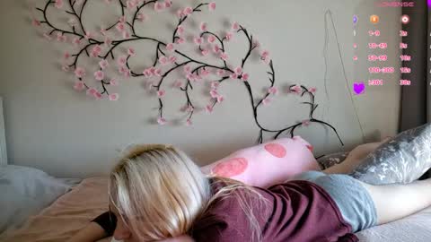 Snapshot of misamew chatting on March 24, 9:47 am MisaMew online show from March 24, 9:47 am
