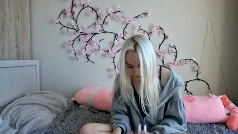 Snapshot of misamew chatting on May 17, 8:23 am MisaMew online show from May 17, 8:23 am