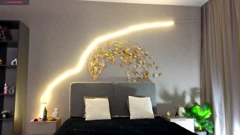 Snapshot of misatosan_ chatting on December 23, 11:47 am Annie dont forget to thumbs up me online show from December 23, 11:47 am