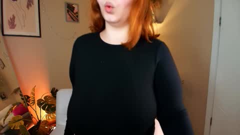 Snapshot of misha_the_createrr chatting on October 4, 9:07 am Ivy online show from October 4, 9:07 am