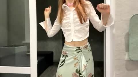 Molly online show from September 8, 7:35 pm