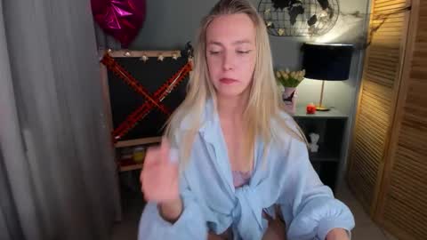 Snapshot of mishapallmer chatting on October 21, 2:01 am mishapallmer online show from October 21, 2:01 am