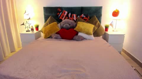 Snapshot of mishapallmer chatting on October 28, 8:07 am mishapallmer online show from October 28, 8:07 am