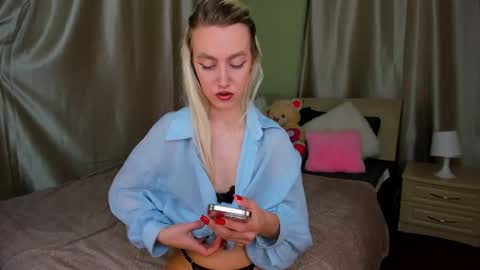 mishapallmer online show from April 30, 4:08 am