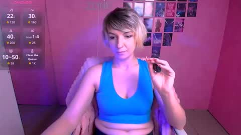 Snapshot of mishelle_blondie chatting on April 2, 5:49 am Mishelle online show from April 2, 5:49 am