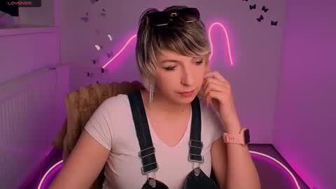 Snapshot of mishelle_blondie chatting on April 29, 11:58 am Mishelle online show from April 29, 11:58 am