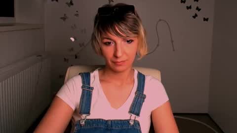Snapshot of mishelle_blondie chatting on May 5, 6:49 pm Mishelle online show from May 5, 6:49 pm