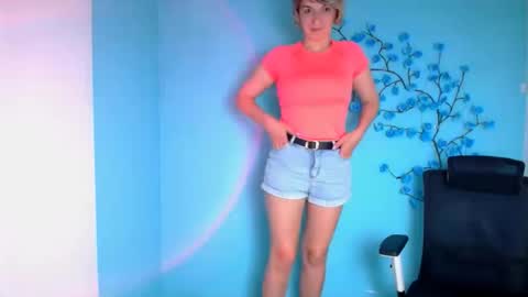 Snapshot of mishelle_blondie chatting on May 19, 11:38 am Mishelle online show from May 19, 11:38 am