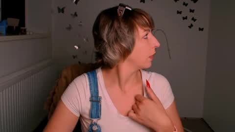 Snapshot of mishelle_blondie chatting on June 18, 5:19 am Mishelle online show from June 18, 5:19 am