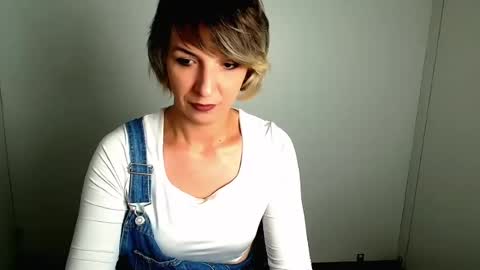 Snapshot of mishelle_blondie chatting on June 19, 2:54 pm Mishelle online show from June 19, 2:54 pm