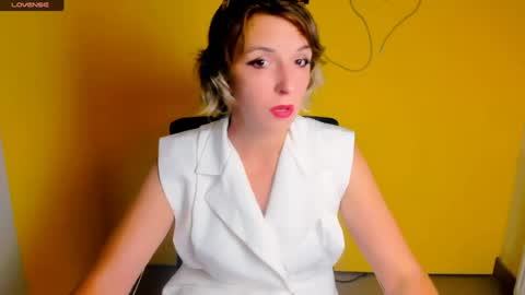 Snapshot of mishelle_blondie chatting on August 4, 11:24 am Mishelle online show from August 4, 11:24 am