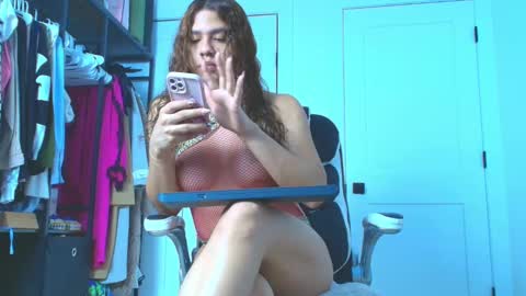 instagram   mishell hadid online show from January 14, 6:57 pm