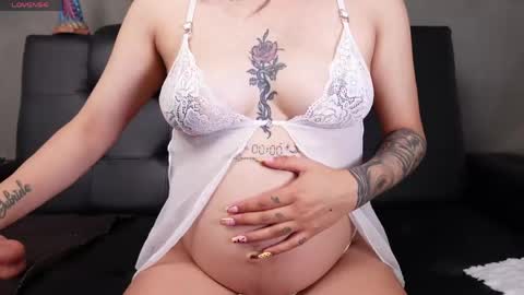Snapshot of miss___charlotte chatting on June 9, 6:19 pm Charlotte online show from June 9, 6:19 pm