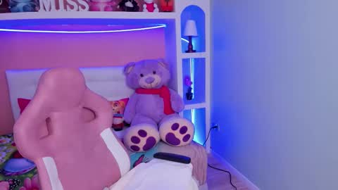 Snapshot of miss___megan chatting on February 28, 2:12 am Megan online show from February 28, 2:12 am