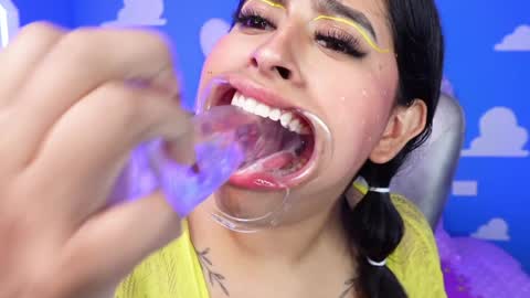 Anya online show from January 29, 2:10 pm