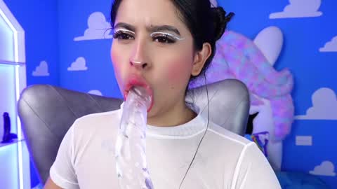 Anya online show from February 4, 2:21 pm