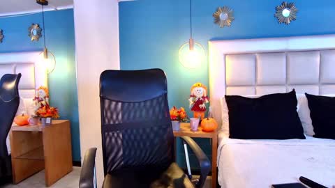 miss__ary_ online show from October 8, 12:14 pm