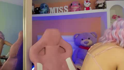 Lunna online show from October 22, 10:59 am