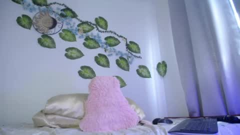 Snapshot of miss__saenz chatting on April 16, 7:03 pm online show from April 16, 7:03 pm