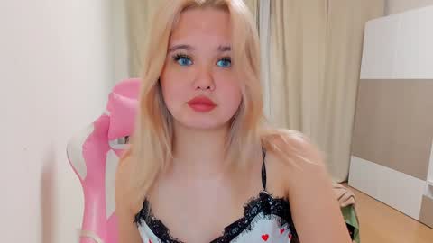 miss__selena online show from December 18, 10:02 pm
