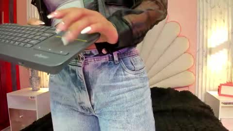 Snapshot of miss__star_ chatting on March 17, 1:47 pm miss__star_ online show from March 17, 1:47 pm