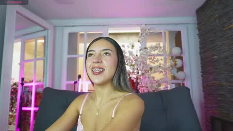 Zoe online show from May 4, 6:15 pm
