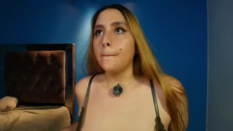 Snapshot of miss_anny18 chatting on April 6, 1:03 am Anny online show from April 6, 1:03 am