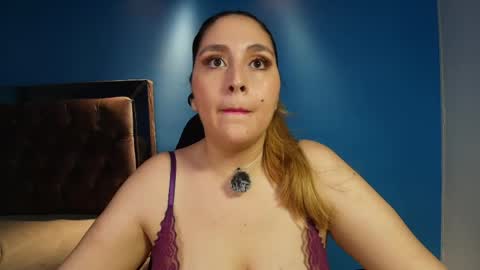 Snapshot of miss_anny18 chatting on April 26, 2:42 am Anny online show from April 26, 2:42 am
