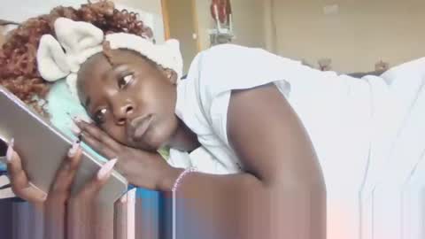 Snapshot of miss_atitude chatting on November 6, 11:00 am miss_atitude online show from November 6, 11:00 am