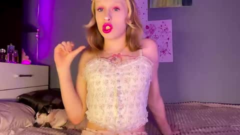 Snapshot of miss_barbie1 chatting on April 12, 9:42 pm Anya online show from April 12, 9:42 pm