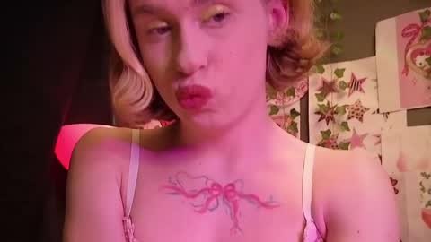 Snapshot of miss_barbie1 chatting on June 7, 8:23 pm Anya online show from June 7, 8:23 pm