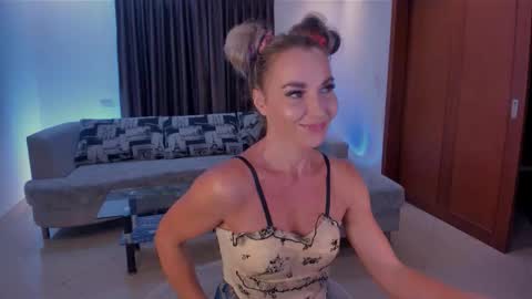 miss_bikini online show from September 12, 11:21 am