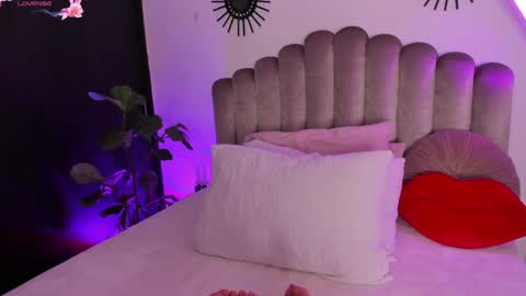 Snapshot of miss_charlize__ chatting on January 19, 4:22 am Charlize online show from January 19, 4:22 am