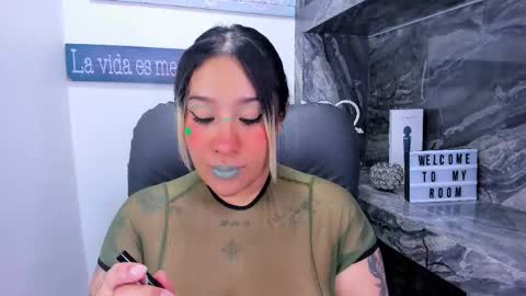 Snapshot of miss_danika chatting on March 17, 11:02 am Danika online show from March 17, 11:02 am