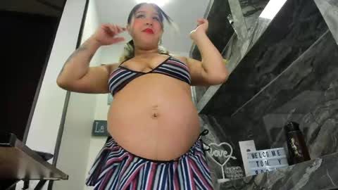 Snapshot of miss_danika chatting on April 23, 11:09 am Danika online show from April 23, 11:09 am
