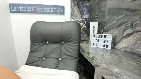 Snapshot of miss_danika chatting on April 30, 11:05 am Danika online show from April 30, 11:05 am