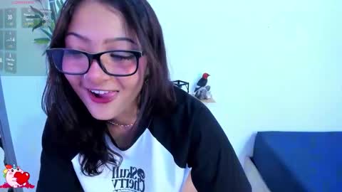 Snapshot of miss_danikaa chatting on November 25, 2:33 am miss_danikaa online show from November 25, 2:33 am