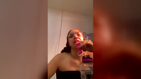 Snapshot of miss_dior1 chatting on February 14, 2:03 pm miss_dior1 online show from February 14, 2:03 pm