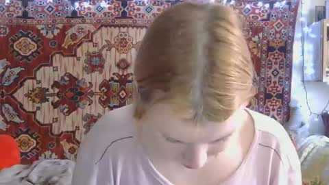 Snapshot of miss_elistia_ chatting on March 9, 10:52 am Elis online show from March 9, 10:52 am