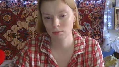 Snapshot of miss_elistia_ chatting on March 20, 11:04 am Elis online show from March 20, 11:04 am