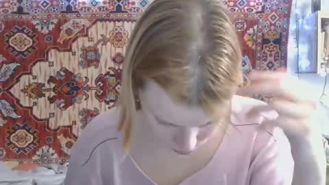 Snapshot of miss_elistia_ chatting on March 24, 11:04 am Elis online show from March 24, 11:04 am