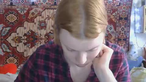 Snapshot of miss_elistia_ chatting on April 6, 11:22 am Elis online show from April 6, 11:22 am