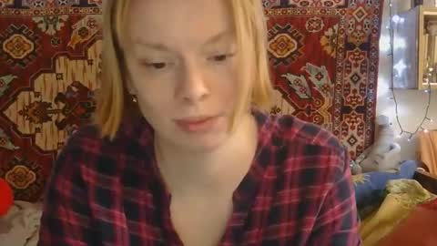 Snapshot of miss_elistia_ chatting on April 7, 10:59 am Elis online show from April 7, 10:59 am