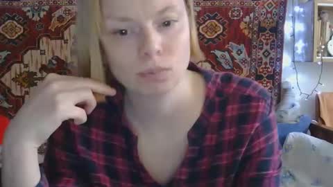 Snapshot of miss_elistia_ chatting on April 10, 1:16 pm Elis online show from April 10, 1:16 pm
